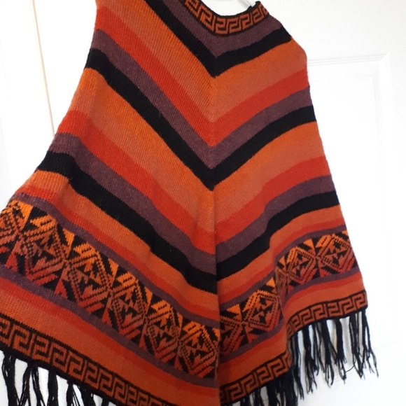 Peruvian Poncho - Picture 4 of 5